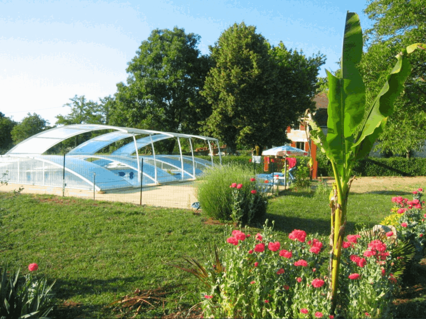 Gîte Les Genêts 2 ; 4 pers. Piscine partagée 12x6m à Thenon