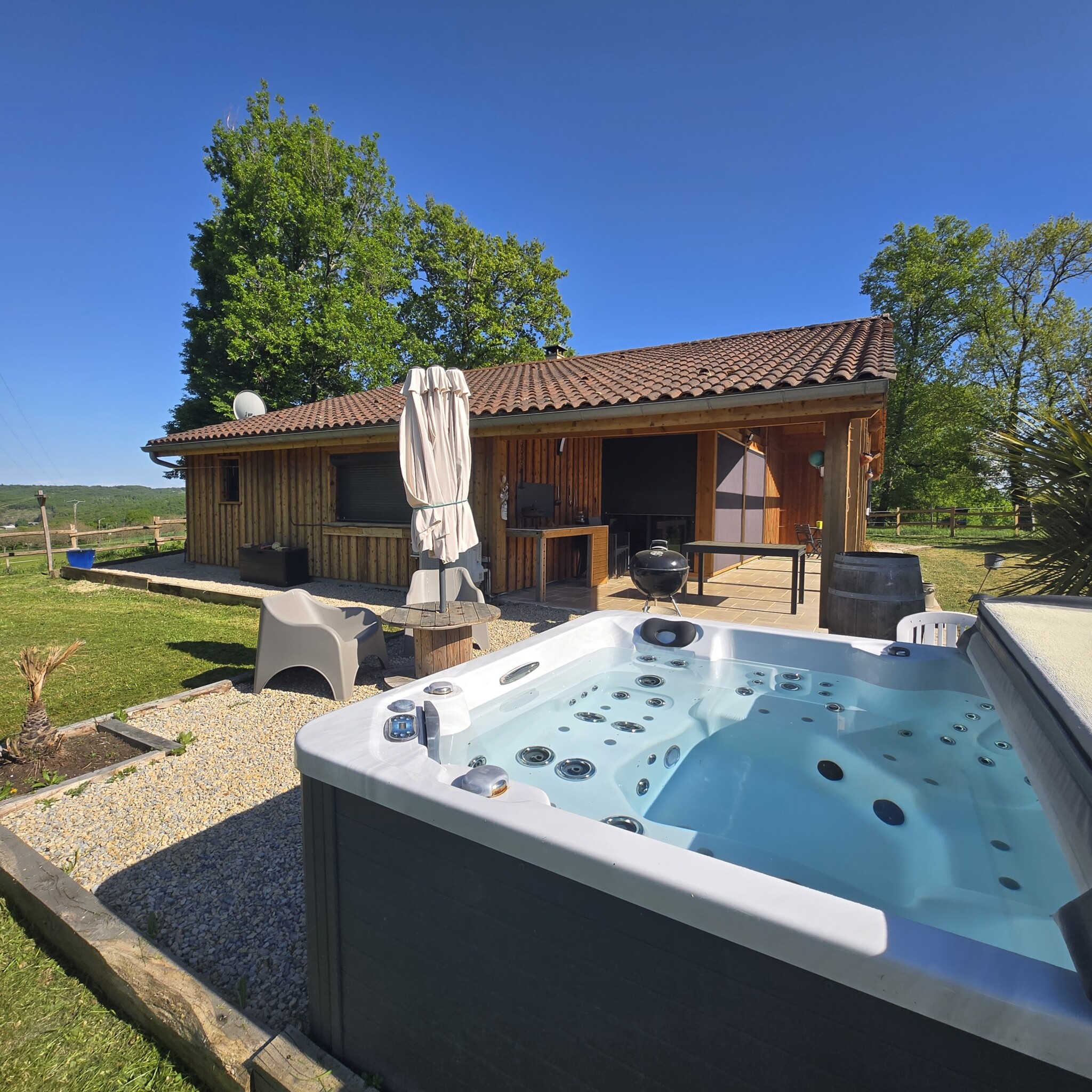 Foussignette et son spa privatif à Coly Saint Amand