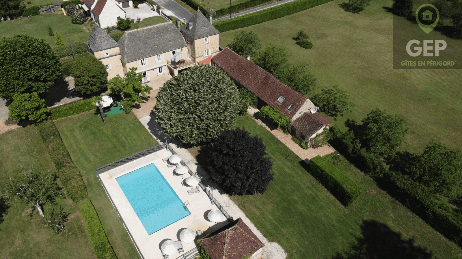 Jolidetour Propriété 15 pers piscine privée et chauffée, proche Sarlat à Le Poujol