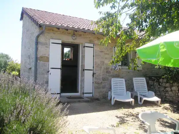 Gîte La prairie 5 pers, piscine partagée 12x6m à Thenon