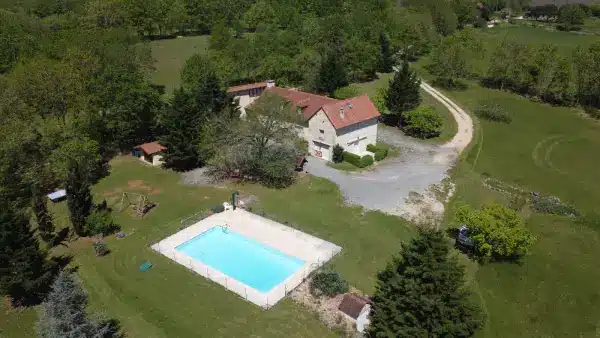 Domaine La Cabane Gîtes 23 Pers. Secteur Thenon à Thenon